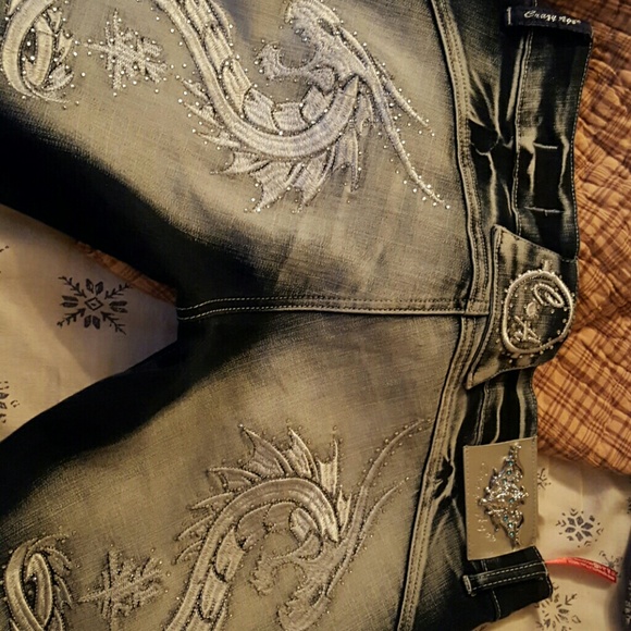 Nwot..crazy age - Picture 2 of 2